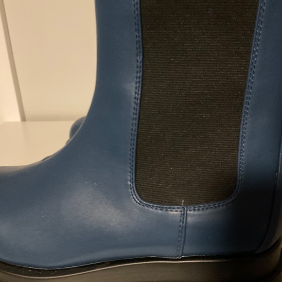 Raid. Fabulous faux leather blue Chelsea boots - Picture 3 of 9